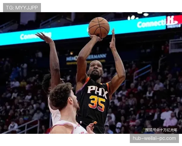 杜兰特这生活跟咱们差十万八千里，光酒柜就能当酒吧了吧？